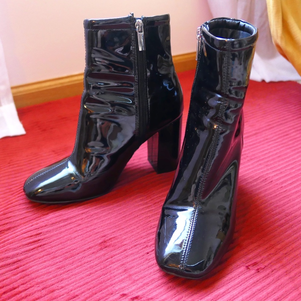 70s Mod Patent Leather Block Heel Boot by Urban Outfitters Size 8